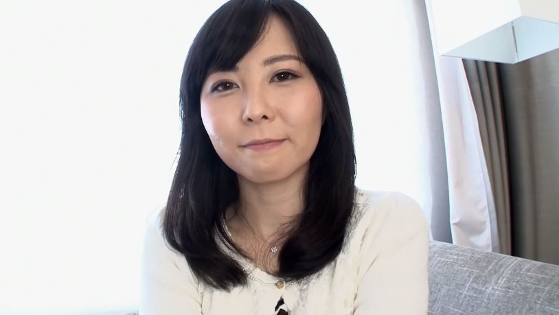 〚熟女妻〛　キスだけで濡れる欲求不満な清楚妻は8年ぶりの愛撫にイキ潮吹き漏らし即イキ　初めての精飲に期待と興奮