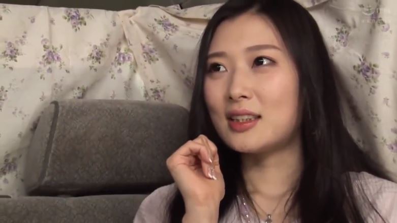 〚人妻ナンパ〛　お淑やかな美人妻は週イチの夫婦生活をご希望　エロランジェリーに包まれた色白ボディに至福の膣内射精