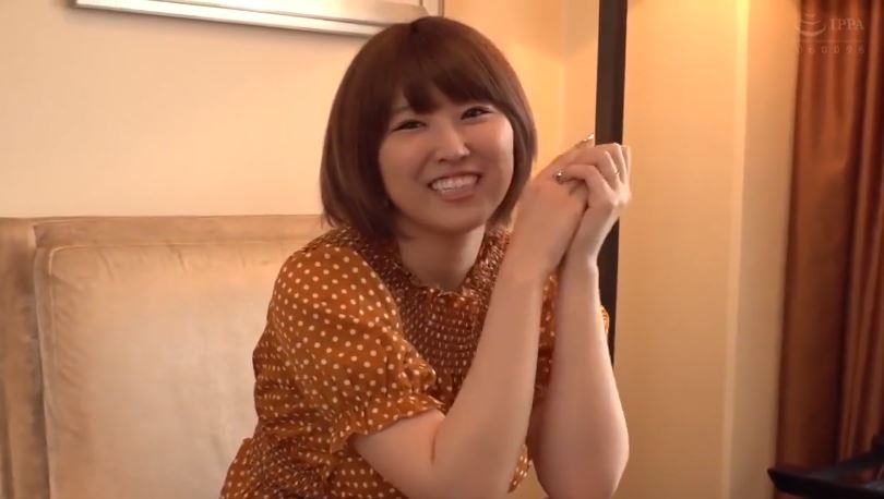 〚人妻ナンパ〛　ナンパした巨乳妻は初めての童貞くんにウキウキ　目の前でおっぱい揺らして反応を楽しむドエス妻