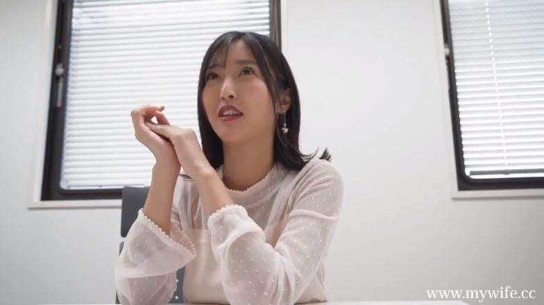 〚人妻ナンパ〛　不倫サイトで男を探していた結婚5年目のセックスレスの美人妻は男優からのお誘いに期待と興奮で発情