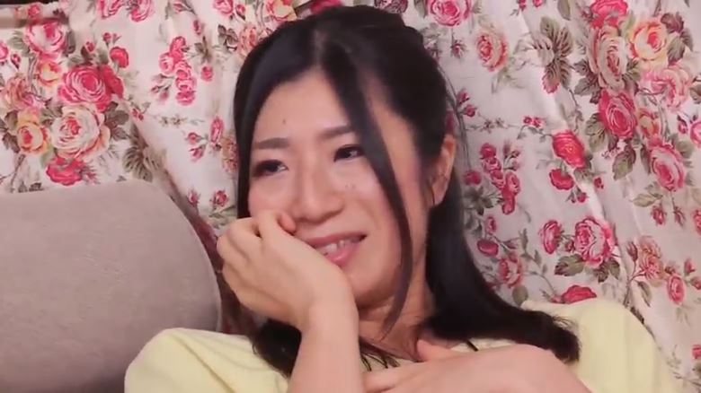 〚熟女ナンパ〛　頼まれると断れないアラフォー熟女妻はクリ舐めで即イキ　まだまだ現役の熟れた肉体は連続絶頂で潮吹きする