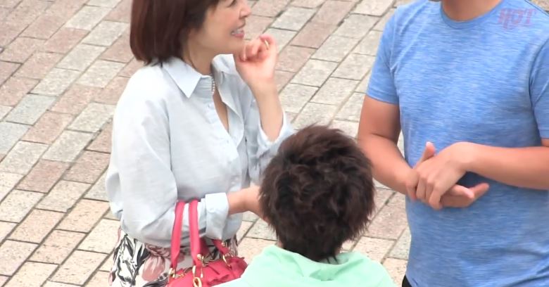 〚熟女ナンパ〛　四十路のおっとり熟女は10年以上もセックスレス　週に数回オナって自分を慰める欲求不満な熟妻