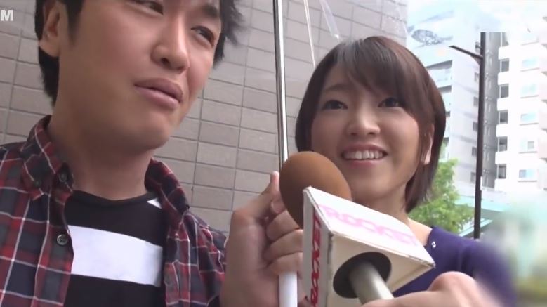 〚マジックミラー号〛　賞金に目がくらんだ女子大生が壁チンポに悩む　生挿入の激しい突き上げに大絶頂