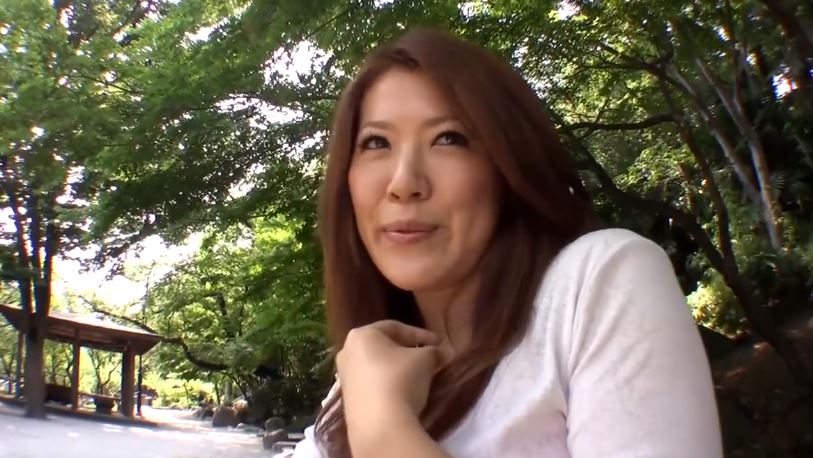 〚素人妻〛セックスレスが7年続いたアラサー素人妻は欲求を抑えきれない　久々の男根にイキ狂い射精チンポも舐めまくる