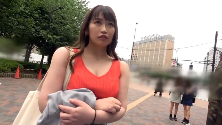 〚素人ナンパ〛　絶叫マシンにハマっているむっちり理系女子大生は手マンの刺激に絶頂マシンのようにイキ潮吹き漏らし