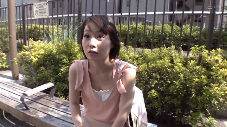 〚素人ナンパ〛　学校帰りの女子大生をナンパ　デカマラ即ハメの話しに目を輝かせ興味と好奇心で巨根を前技なしの即生挿入