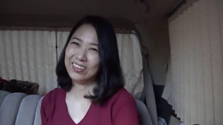 〚熟女ナンパ〛　撮影に応募したアラフィフのバツイチ熟女は下の毛も未処理な自然体　久々の男根に熟体震わせて悶絶