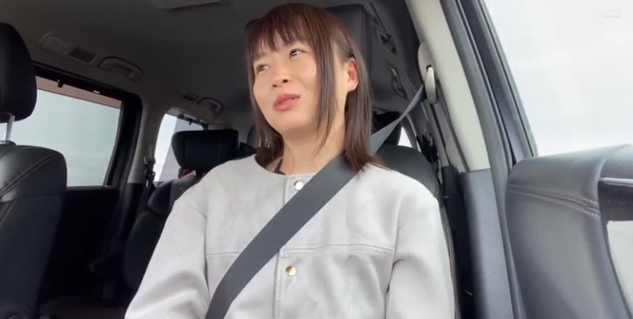 〚素人妻露出〛　日常生活のストレスを野外露出プレイで発散する素人妻　嬉し恥ずかし放尿プレイに羞恥心は爆発