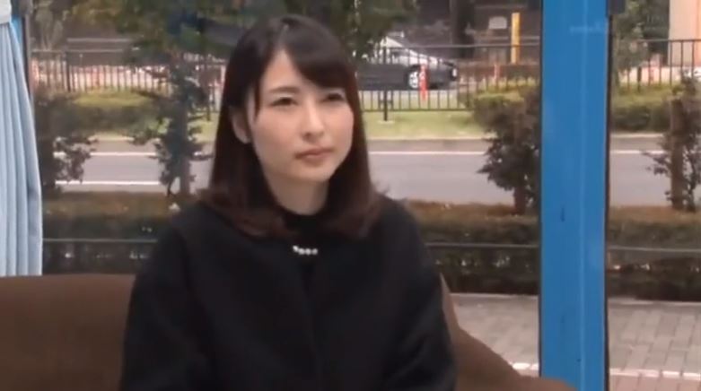 〚マジックミラー号〛　乳首の黒ずみが気になる清楚妻は美白クリームを念入りに塗り込まれ発情し生チンポに悶絶