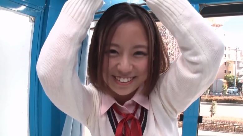 〚マジックミラー号〛　「電マを股間にあてまーす」3分ぴったりで賞金ゲット　当てた瞬間から感じまくる女子高生