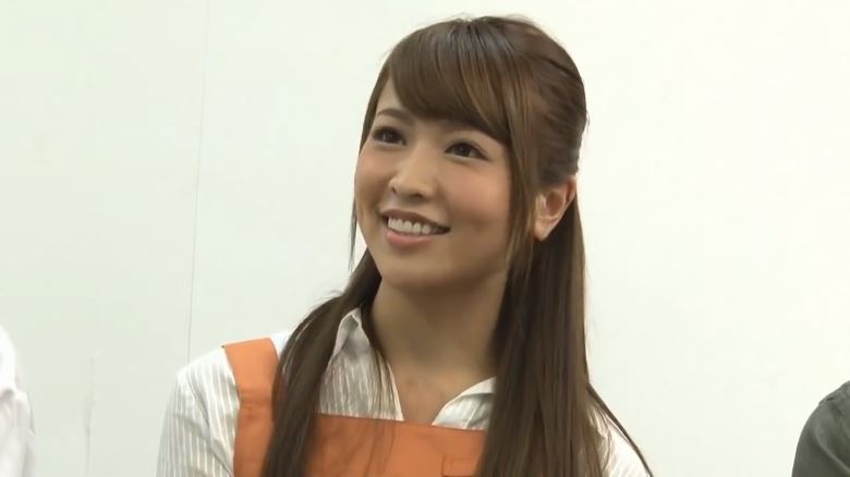 〚マジックミラー〛　自慢の奥さんは旦那がミッション挑戦中に若い従業員の勃起チンポに腰を振り激イキで賞金獲得