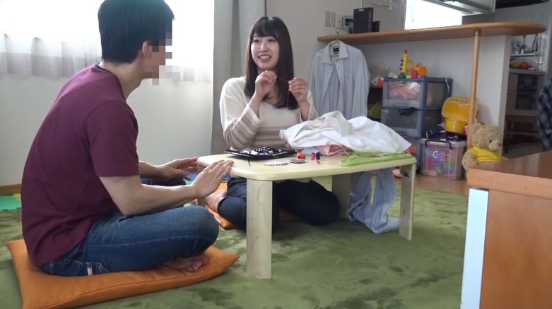 〚人妻寝取り〛　「いやっ困るぅ！」裁縫のお手伝いでシングルパパ宅を訪れた人妻は下の世話までしてしまう