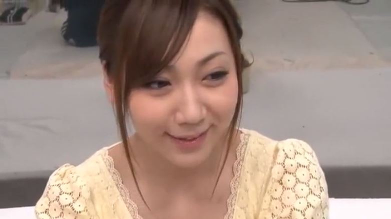 〚マジックミラー号〛　３P初体験のスレンダー素人が二本の他人棒のオ●ンコ激突きにイキまくりでお掃除フェラ