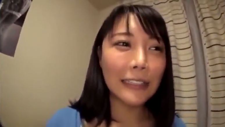 〚人妻ナンパ〛　欲求不満な爆乳パイパン妻は角オナニーで不満解消　他人棒をパイズリし激ピストンで顔面射精