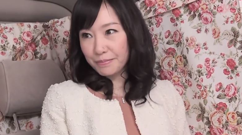 〚熟女ナンパ〛　「おばさんの下着ですよ？」若い男の元気な肉棒に浮気経験のある五十路妻は強引な愛撫に即発情