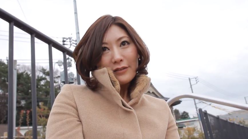 〚人妻ナンパ〛　「満足はしてますけどぉ」甘え声の肉食系欲張り妻は他人のおチンチンが気になる淫乱スゲべ妻