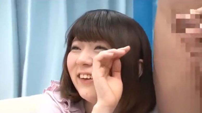 〚マジックミラー号〛　「知らない人のは触れない」彼と別れ一年以上ノーセックスのウブな素人女子に生チンポ挿入