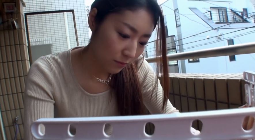 〚人妻ごっくん〛　「どうぞ入って」ザーメン好きの美人妻は下着ドロを招き入れ勃起チンポを次々フェラ抜き精飲