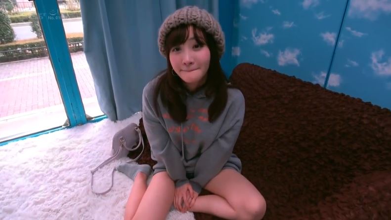 〚マジックミラー号〛　「最近あんましてない」彼に会えず寂しい女子大生を口説き落としローターオナさせちゃう