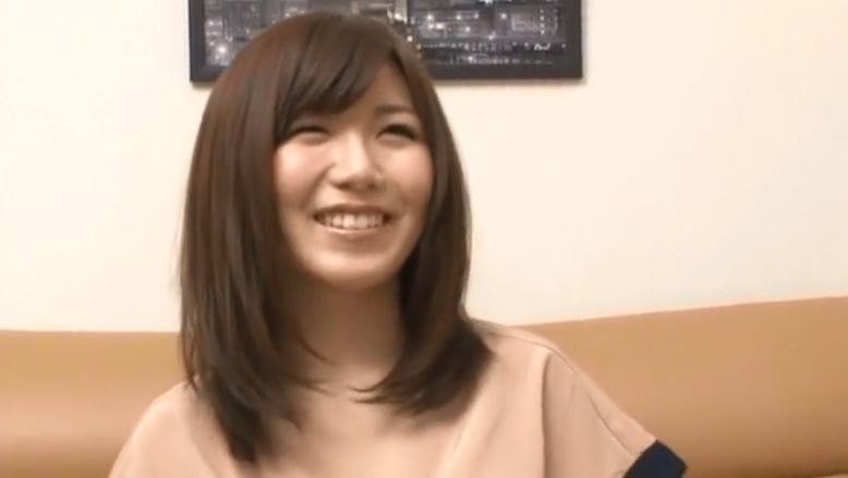 〚素人妻〛　近所にいそうな笑顔の可愛い人妻が望んでいるのがなんとドエロいセックスとだとは