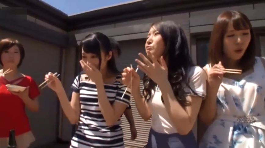 〚人妻寝取り〛　BBQの危険な罠　悪酔いした人妻たちの緩々なお股は濡れ濡れで他人棒乱入に大興奮