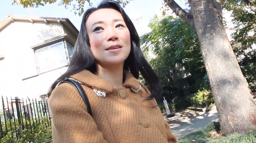 〚素人熟妻〛　「旦那とはそんな気になれないので」冷めた夫婦関係の四十路熟女がイキ潮を吹き他人棒を激しゃぶり