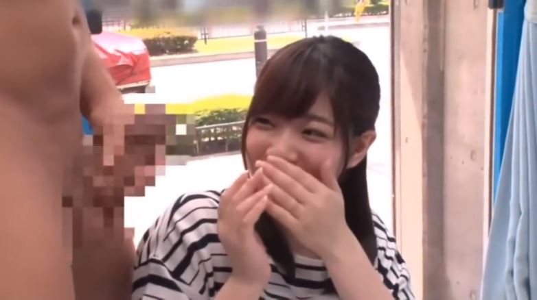 〚マジックミラー号〛　「だいぶ大きいんじゃないですか？」むっちり巨乳の素人妻はおしゃぶりで肉棒の硬さを吟味