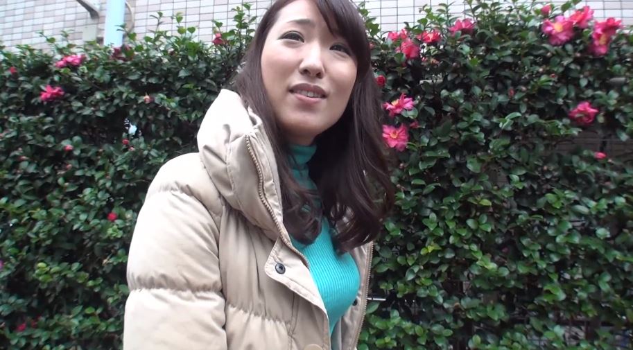 〚人妻ナンパ〛　「子ども産んでからぜんぜんないですよ」旦那とレスで不満の若妻は久々の肉棒を膣奥で感じまくり