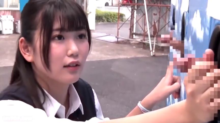 〚マジックミラー号〛　「こんなに大きかったかな？」青春真っただ中の高校生カップル　舐めて彼のチンポを吟味