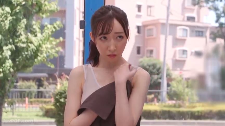 〚マジックミラー号〛　色白美肌の専門学生は面積の小さい施術着に不安を覚えながらも発情し顔射チンポをお掃除