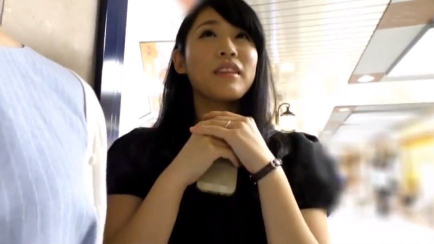 〚マジックミラー号〛　「処理という処理はしてないです」素人妻が剃毛初体験　ツルマン弄られ発情し生挿入に悶絶