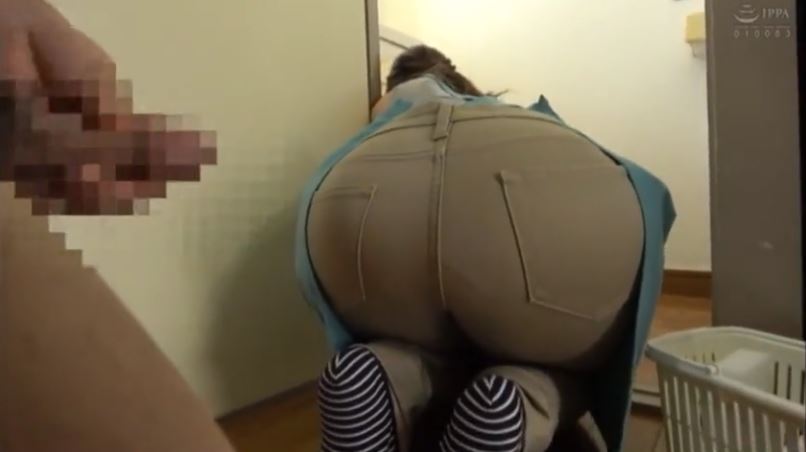 〚美尻家政婦〛　派遣されたおばさん家政婦のプリケツに興奮　こっそりセンズっていたけど我慢できずに肉棒挿入