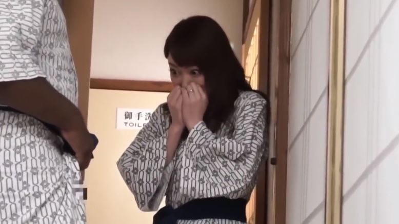 〚人妻乱交〛　「だめ、出ちゃう出ちゃう」温泉宿で黒人のビックコックに衝撃　二本のBBCに連続絶頂の顔面射精