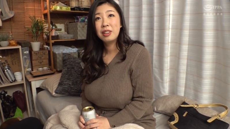 〚人妻ナンパ〛　家飲みに連れ込んだ豊満妻は普段はノーブラ主義　重力に逆らえないエロい爆乳を揉まれて欲情爆発