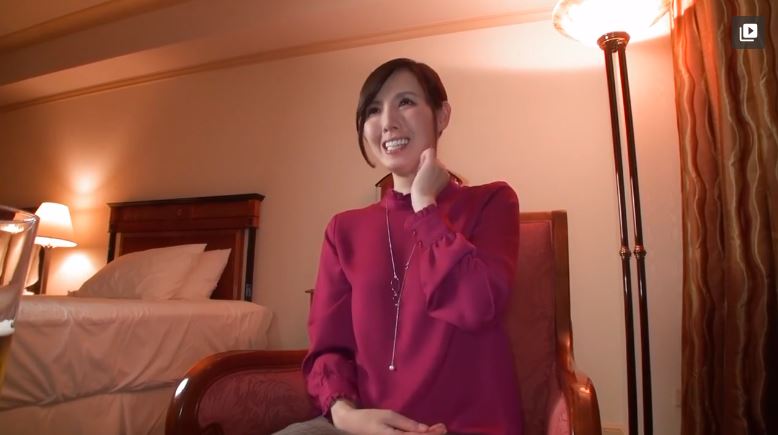 〚淫乱素人妻〛　「セックスがよくて、会いたいって思いました」清楚な美人妻は実は淫乱　美乳を揺らして生ハメ