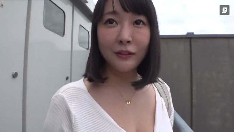 〚人妻ハメ撮り〛　「結婚してるのでカメラは困ります」爆乳妻はハメ撮りに困惑しながらも他人棒によがる浮気妻